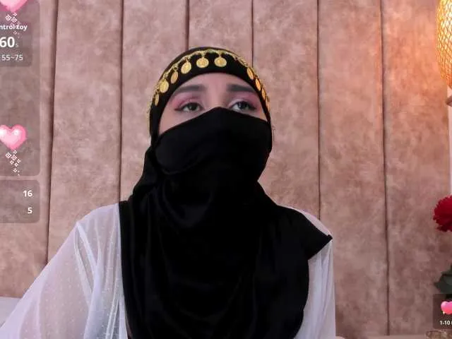 -Alisha — It ignites me a good talk that goes up little by little ... the accomplices looks, safety, mischievous humor and that energy that makes the skin stand without the need to touch.