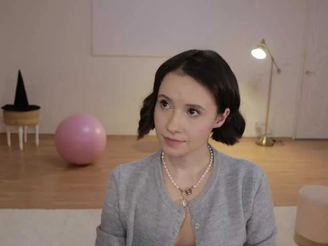 Offline -FemaleEssence- on BongaCams