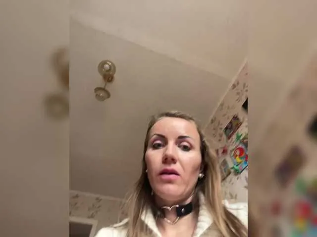 Offline Alenushka888 on BongaCams