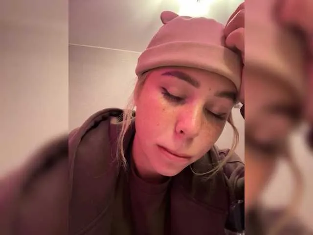 Offline AmyGlad on BongaCams