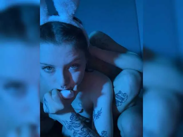 BongaCams AnmiXHot is Freechat AnmiXHot — Men who have something to offer to girl: kisses, touches, gifts