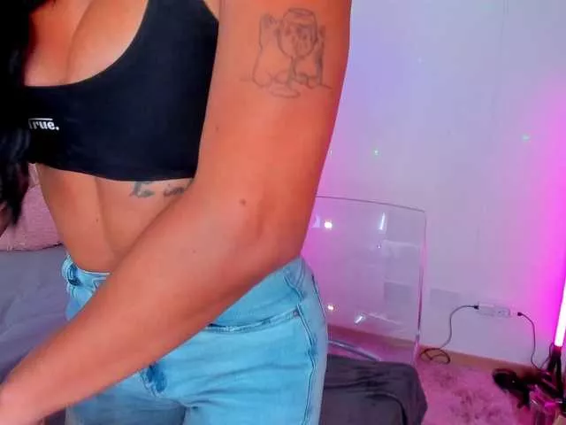 Offline Carolalen on BongaCams