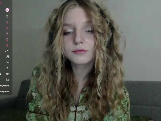 Offline CatinMilkland on BongaCams