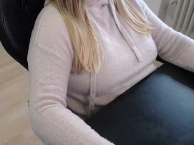 Offline Celina-Rose on BongaCams