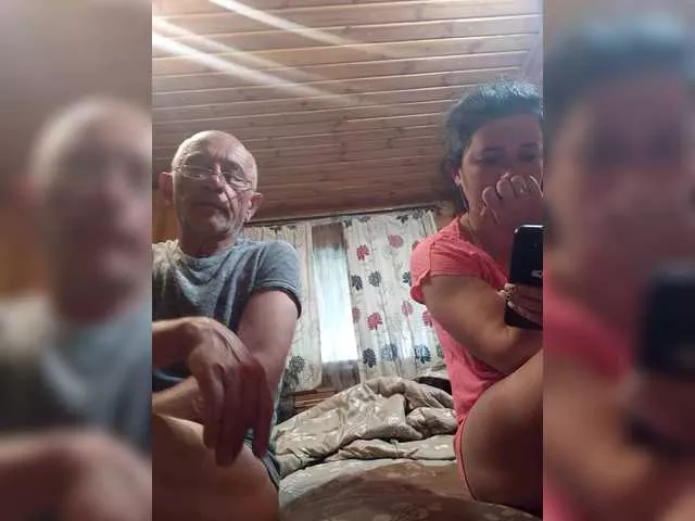 Offline CindyXErics on BongaCams