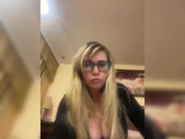 Offline Crystal00Girl on BongaCams