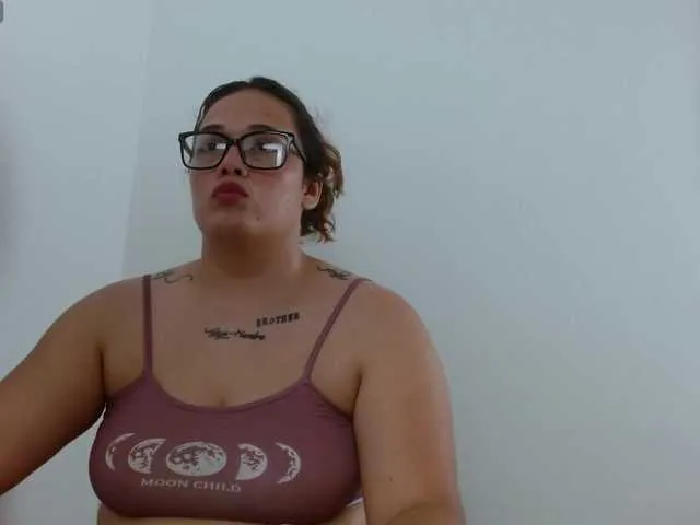 curvy-sofi-hard room chat