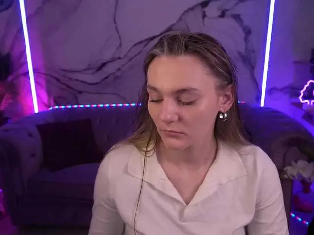 Offline DiamondGoldie on BongaCams