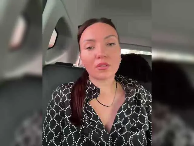 Offline DIVORA on BongaCams