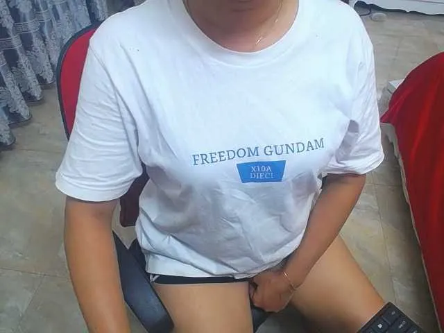 Offline drinkmyjuic on BongaCams