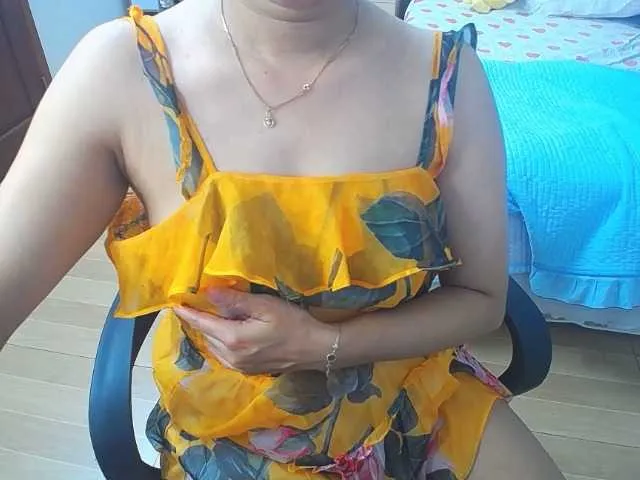 Offline drinkmyjuic on BongaCams