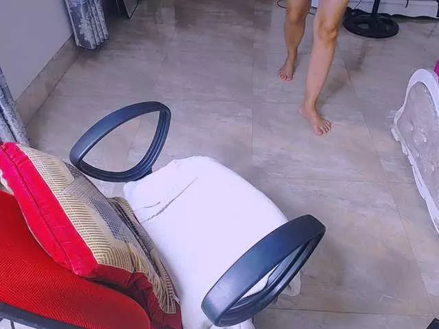 Offline drinkmyjuic on BongaCams