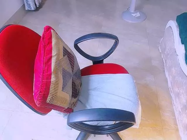 Offline drinkmyjuic on BongaCams