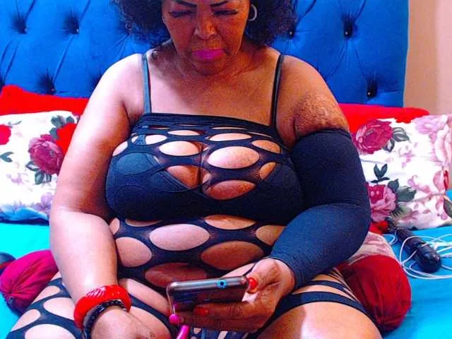 Freechat Ebonycandy10 on BongaCams