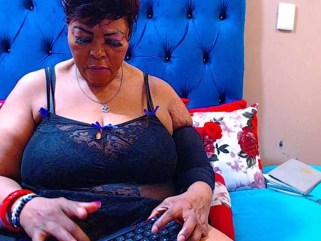 Freechat Ebonycandy10 on BongaCams