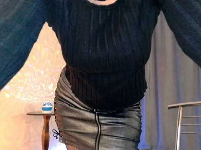 Offline Elenaza1001 on BongaCams