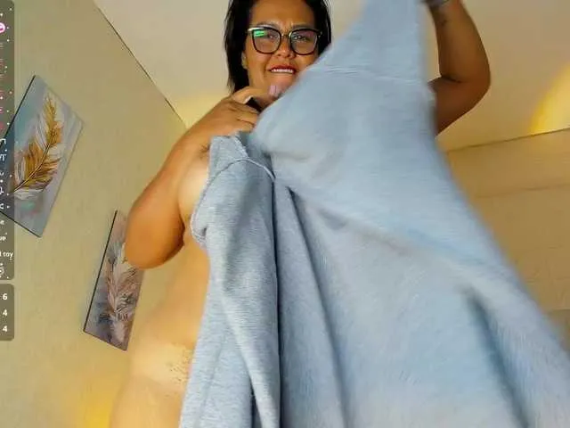 BongaCams Emilly is Freechat Emilly — I love to show my body, but it makes me very wet is when I know that you treat me like a queen