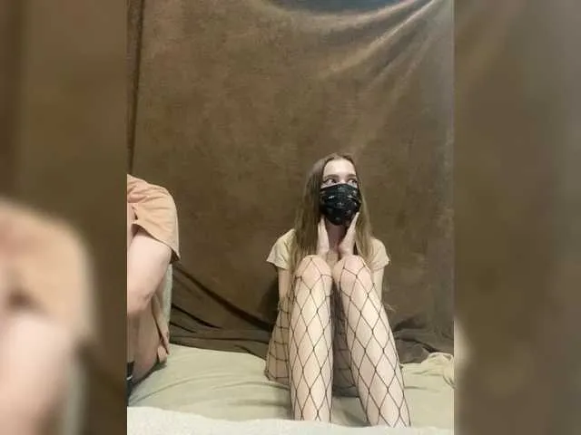 Offline Emmalove13 on BongaCams