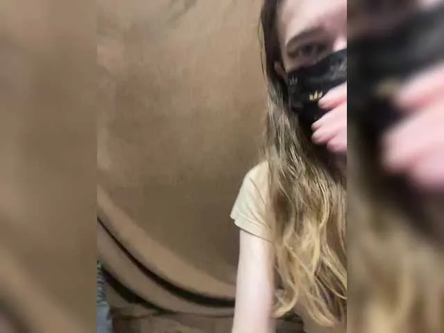 Offline Emmalove13 on BongaCams