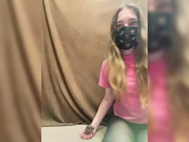 Offline Emmalove13 on BongaCams