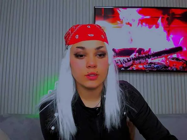 Offline EricaHoff on BongaCams