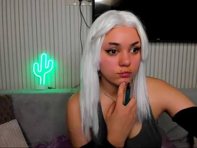 Offline EricaHoff on BongaCams