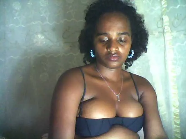 Freechat Flania on BongaCams