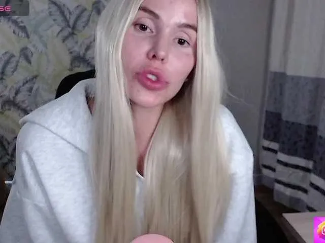 Offline Foxymoxy19 on BongaCams