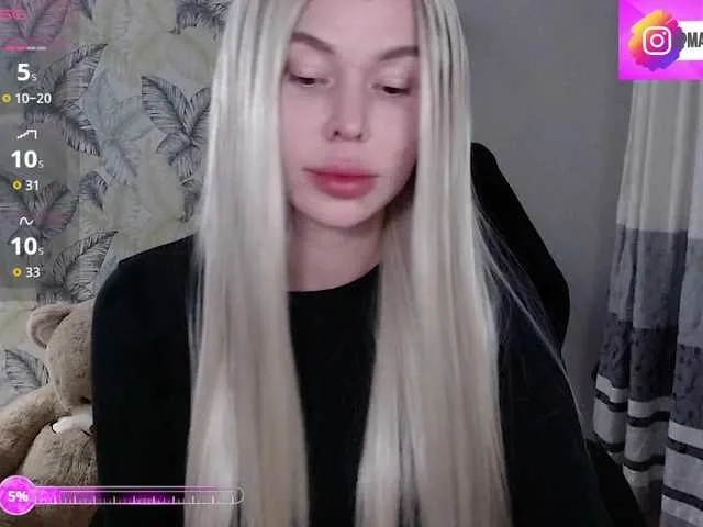 Offline Foxymoxy19 on BongaCams