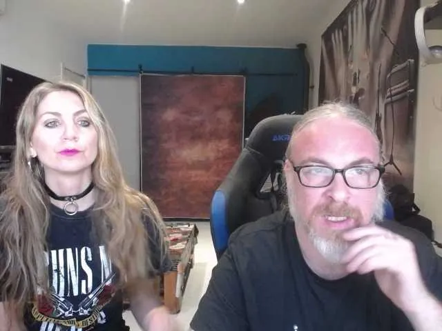 Offline GiselleandJay on BongaCams