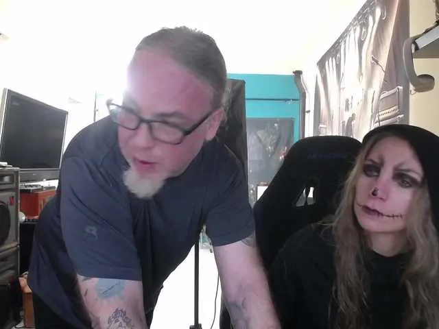 Offline GiselleandJay on BongaCams