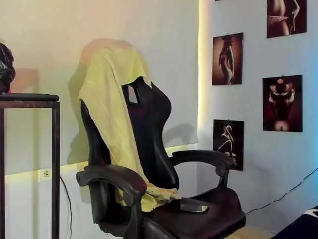 intiamor from BongaCams