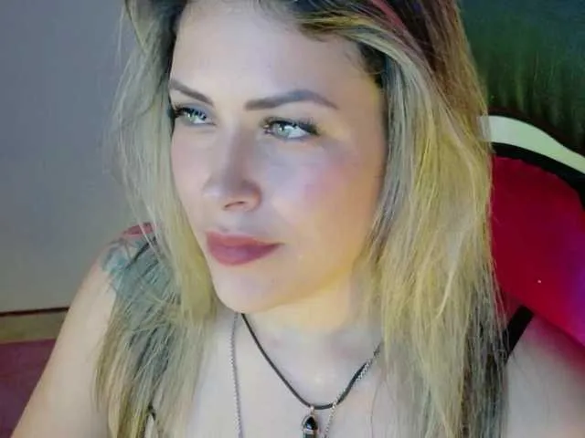 Offline Ivypoison10 on BongaCams