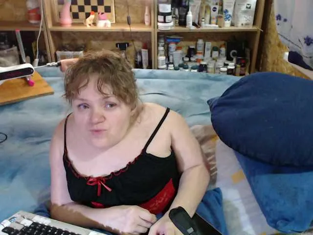 Offline Julia-79 on BongaCams