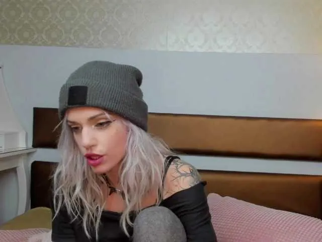 Offline KatniseBabe on BongaCams