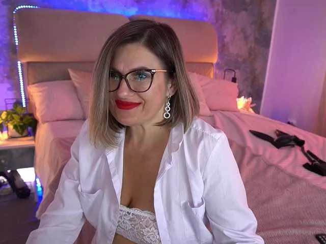 Offline KiraRoxx on BongaCams