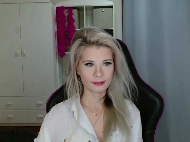 Offline KristineNatural on BongaCams