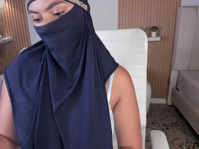 Offline kylie-soraya on BongaCams