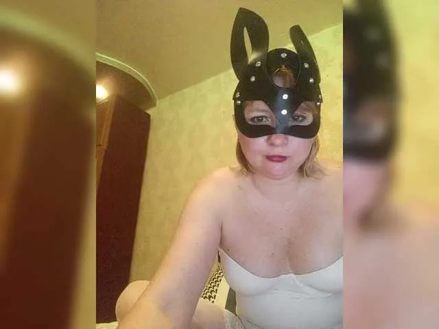 Offline Lady-marshmallows on BongaCams