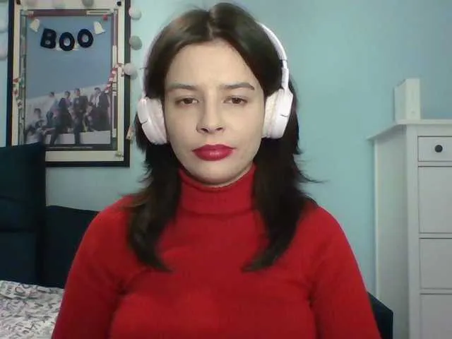 BongaCams Larice is Freechat Larice — What turns me on the most is talking about sensual fantasies, kissing and licking, teasing, sexy lingerie, high heels, when you treat me like a princess