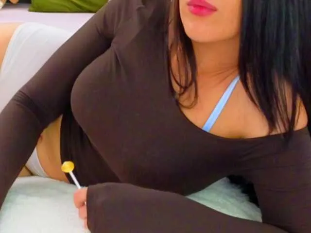 Offline LauraMirage on BongaCams