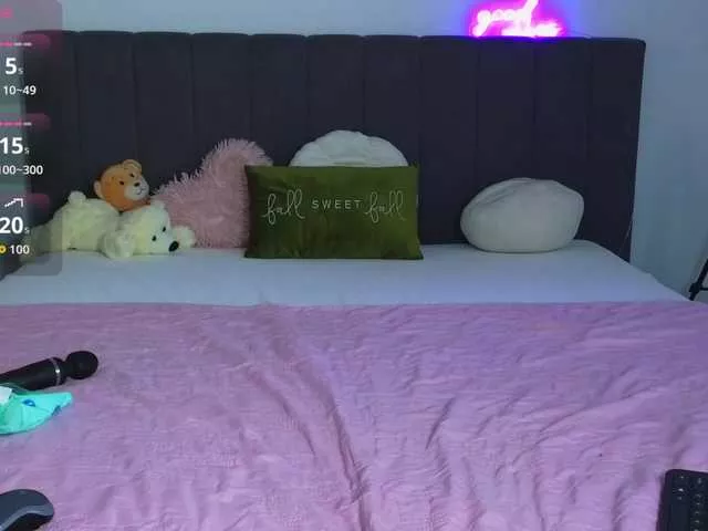 Offline LauraMirage on BongaCams