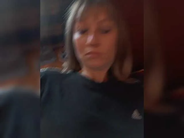 Offline Lena-33 on BongaCams