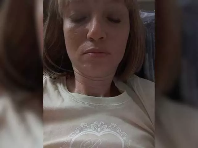 Offline Lena-33 on BongaCams