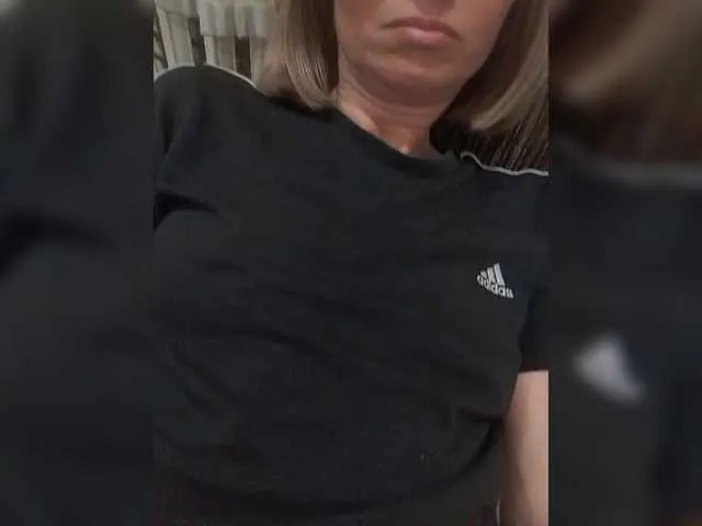 Offline Lena-33 on BongaCams