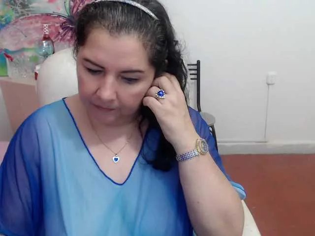 Offline leonela on BongaCams