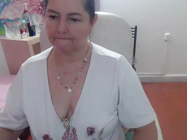 Offline leonela on BongaCams