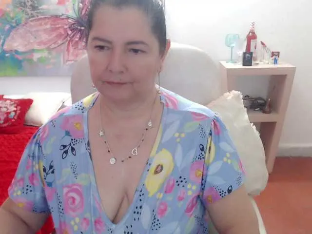 Offline leonela on BongaCams