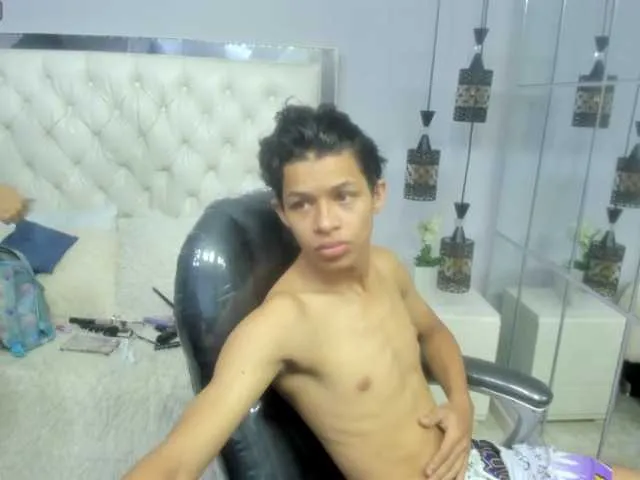 Offline leslieanddrako on BongaCams