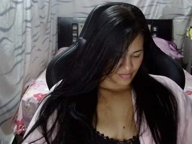 Letty33 on BongaCams 